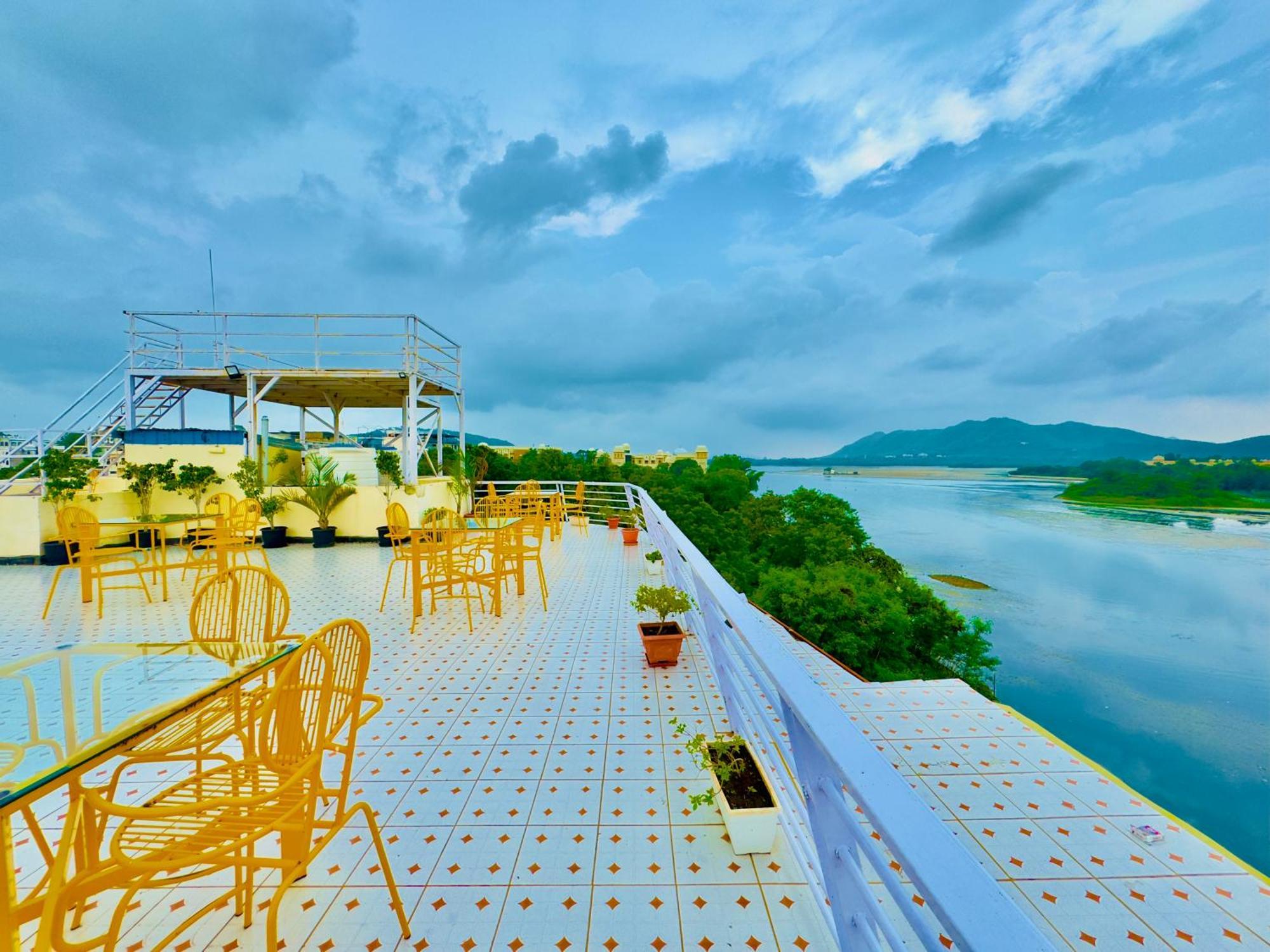 Hotel Jaydurg A Lake Retreat - A Lakeside Hotel - Lakeview Rooftop Cafe - Swimming Pool Udaipur Esterno foto