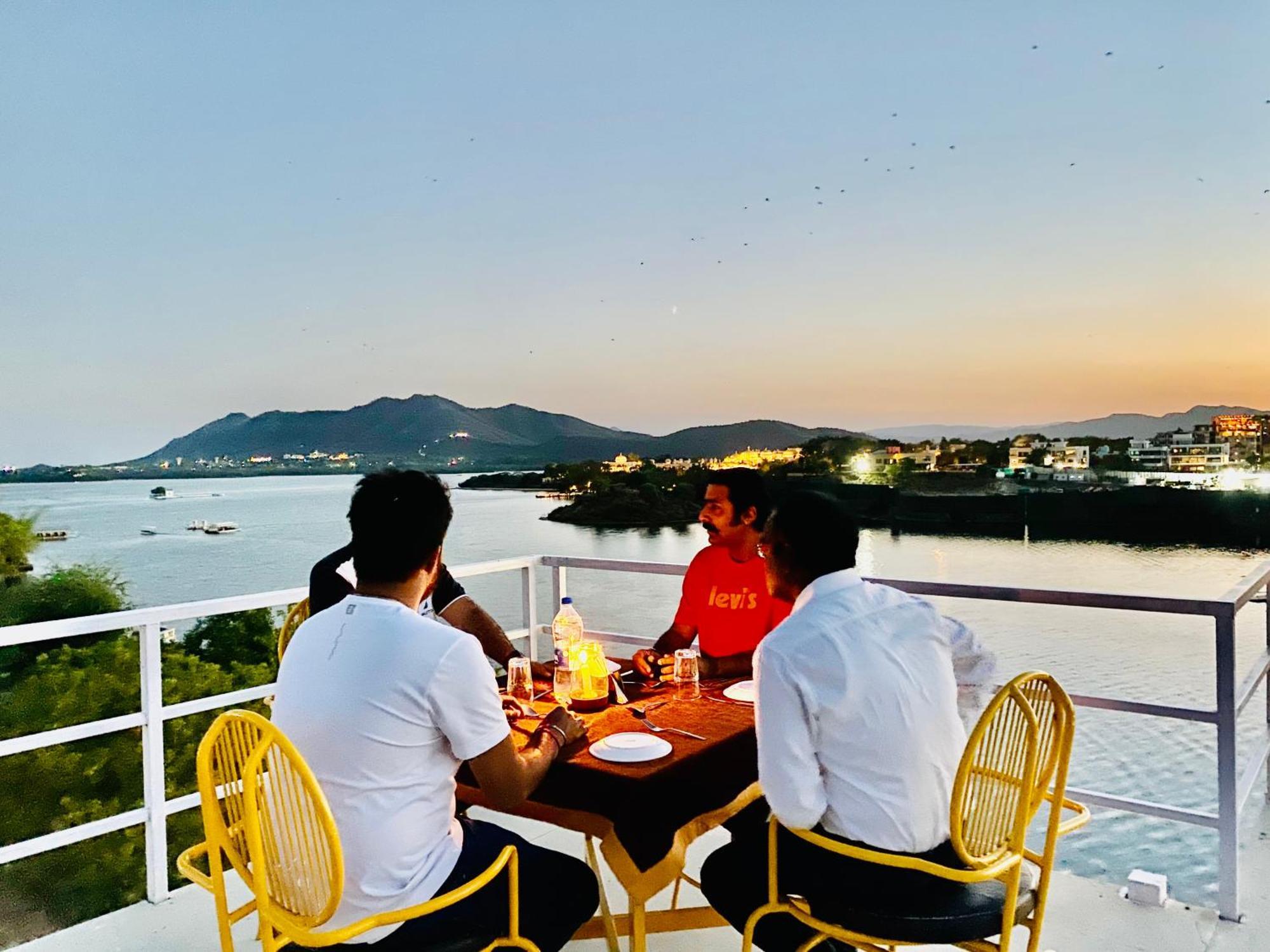 Hotel Jaydurg A Lake Retreat - A Lakeside Hotel - Lakeview Rooftop Cafe - Swimming Pool Udaipur Esterno foto